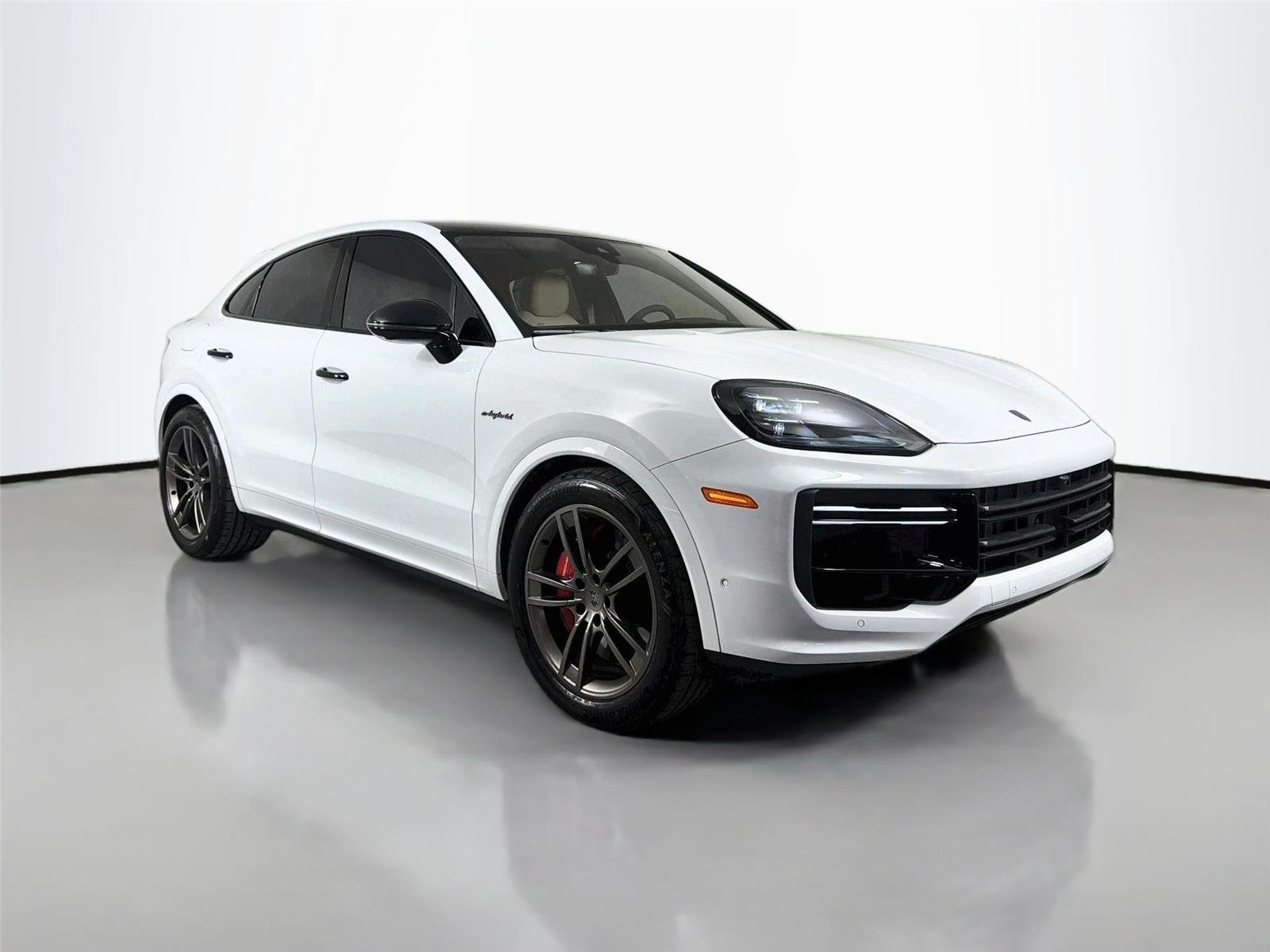 Certified Used 2025 Carrara White Metallic Porsche Turbo E-Hybrid Coupé image 9