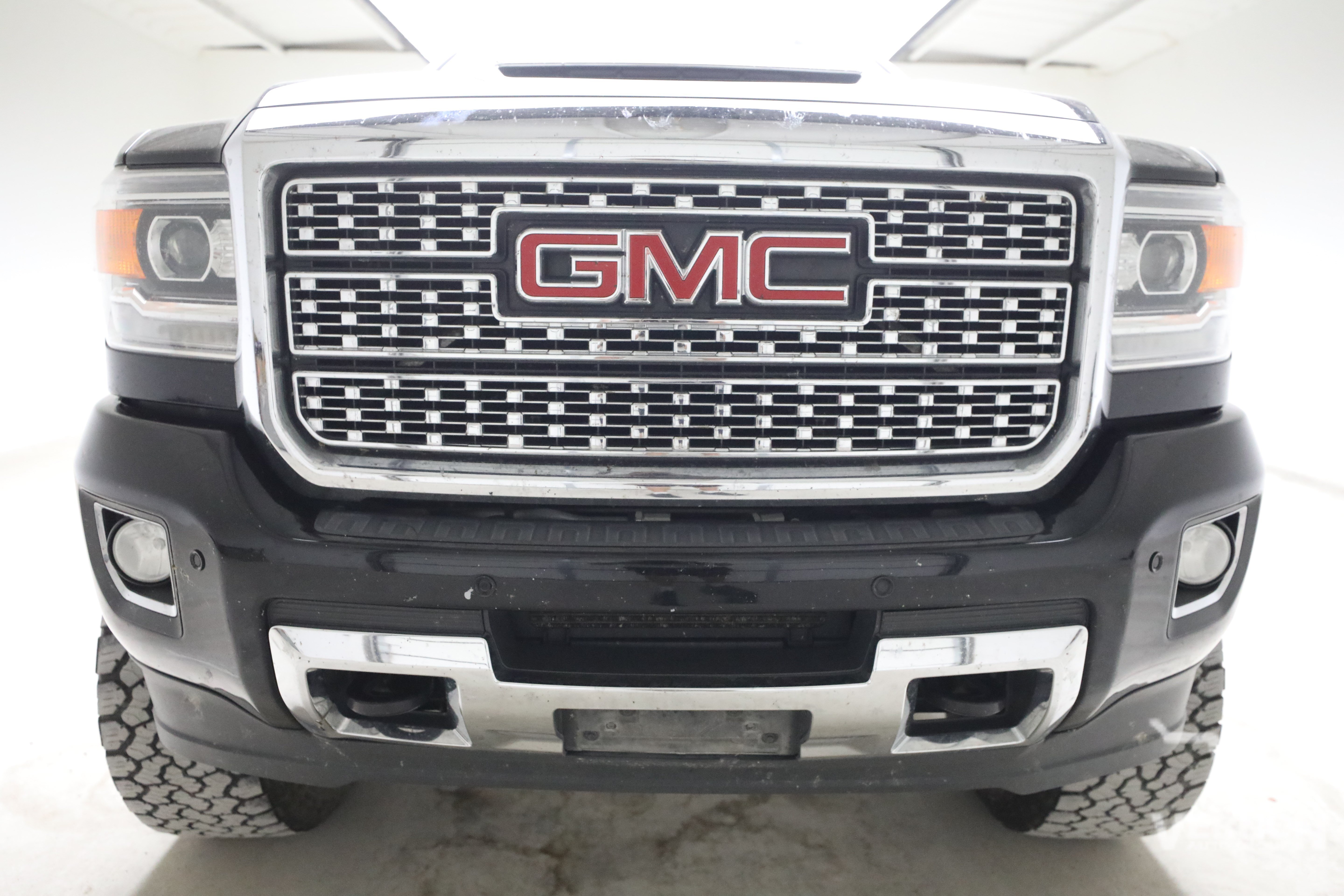Used 2018 Onyx Black GMC Y image 7