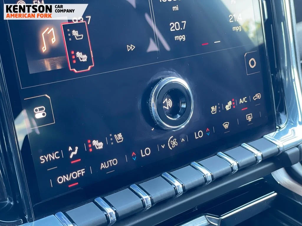Used 2025 Gray GMC Denali image 33