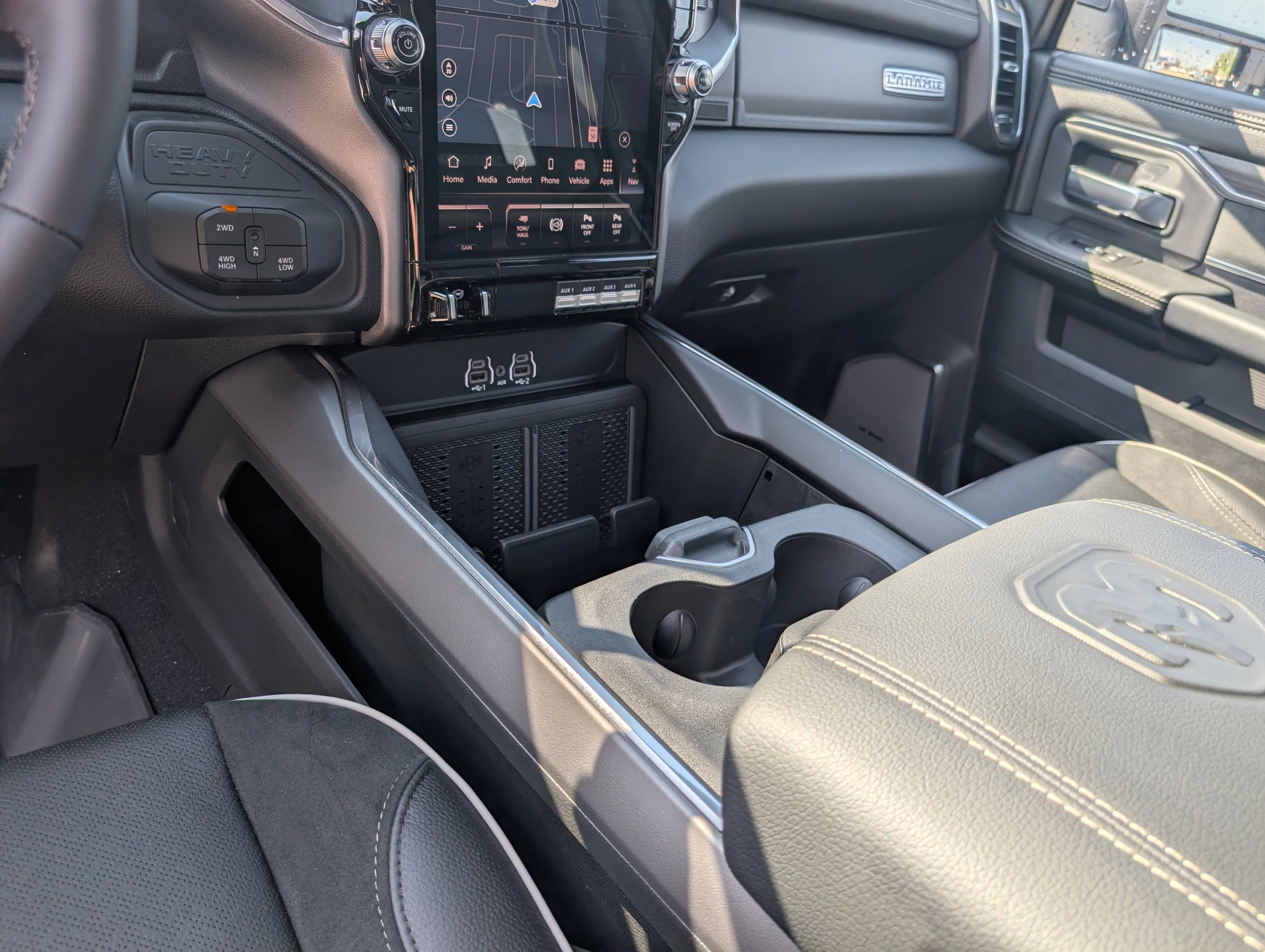 New 2026 Diamond Black Crystal Pearlcoat Ram Laramie image 39