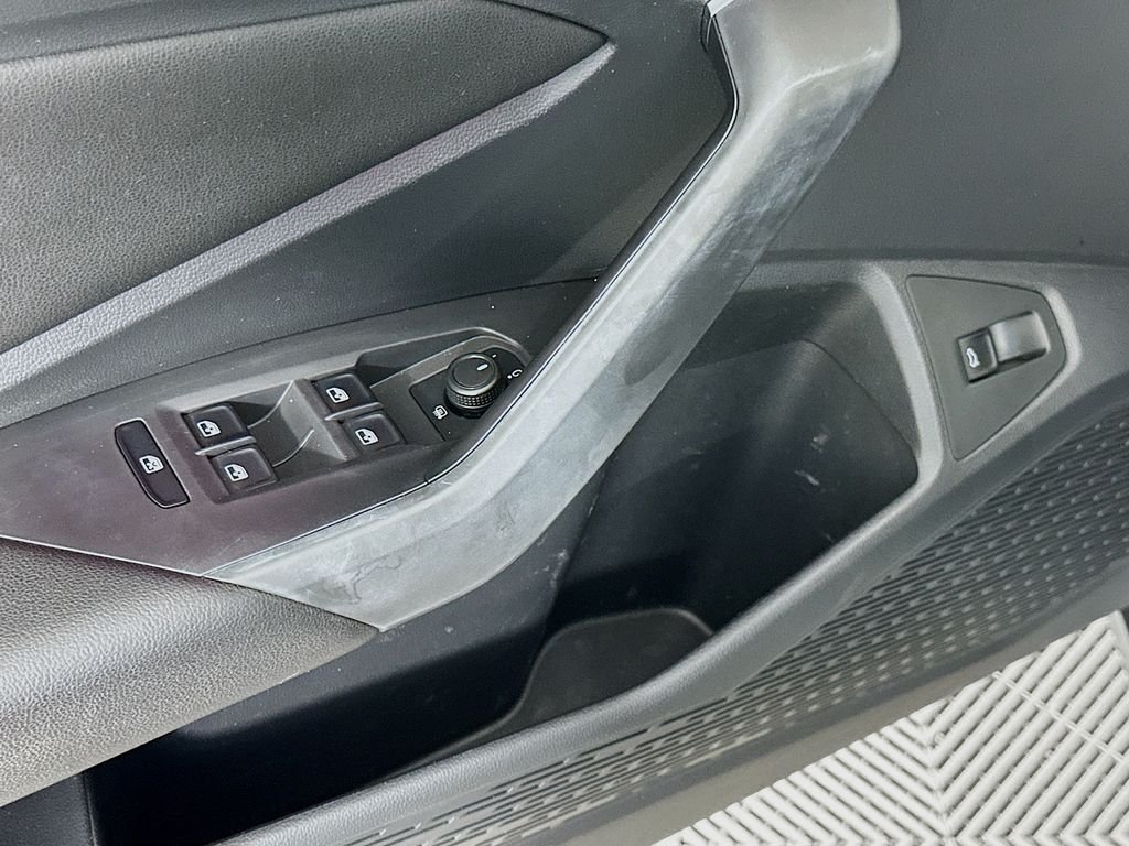 Used 2019 Platinum Gray Metallic Volkswagen SEL Premium image 17