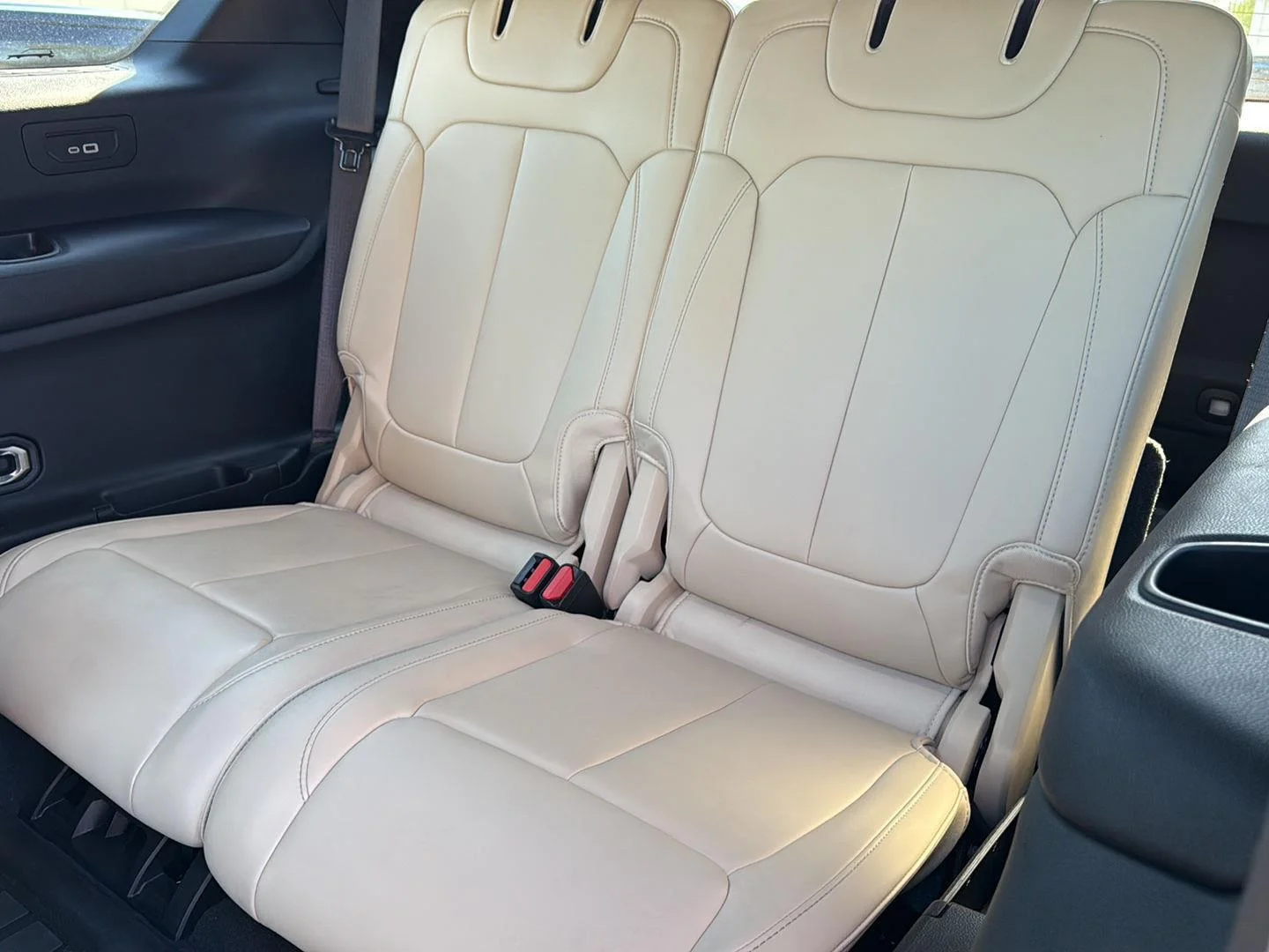 Used 2023 Velvet Red Pearlcoat Jeep Limited image 12