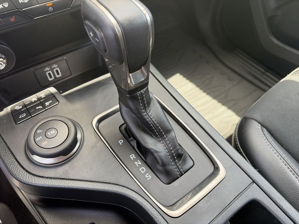 Certified Used 2021 Oxford White Ford Lariat image 28