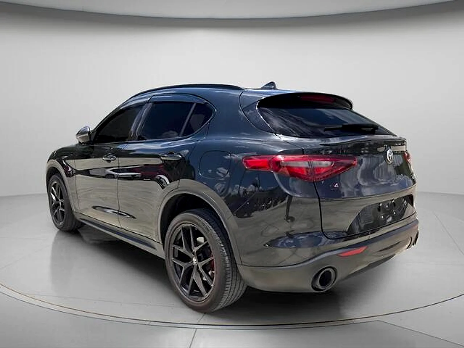 Used 2020 Vulcano Black Metallic Alfa Romeo RWD image 7