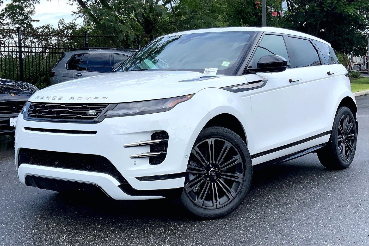 New 2026 Fuji White Land Rover Hoxton Edition image 1