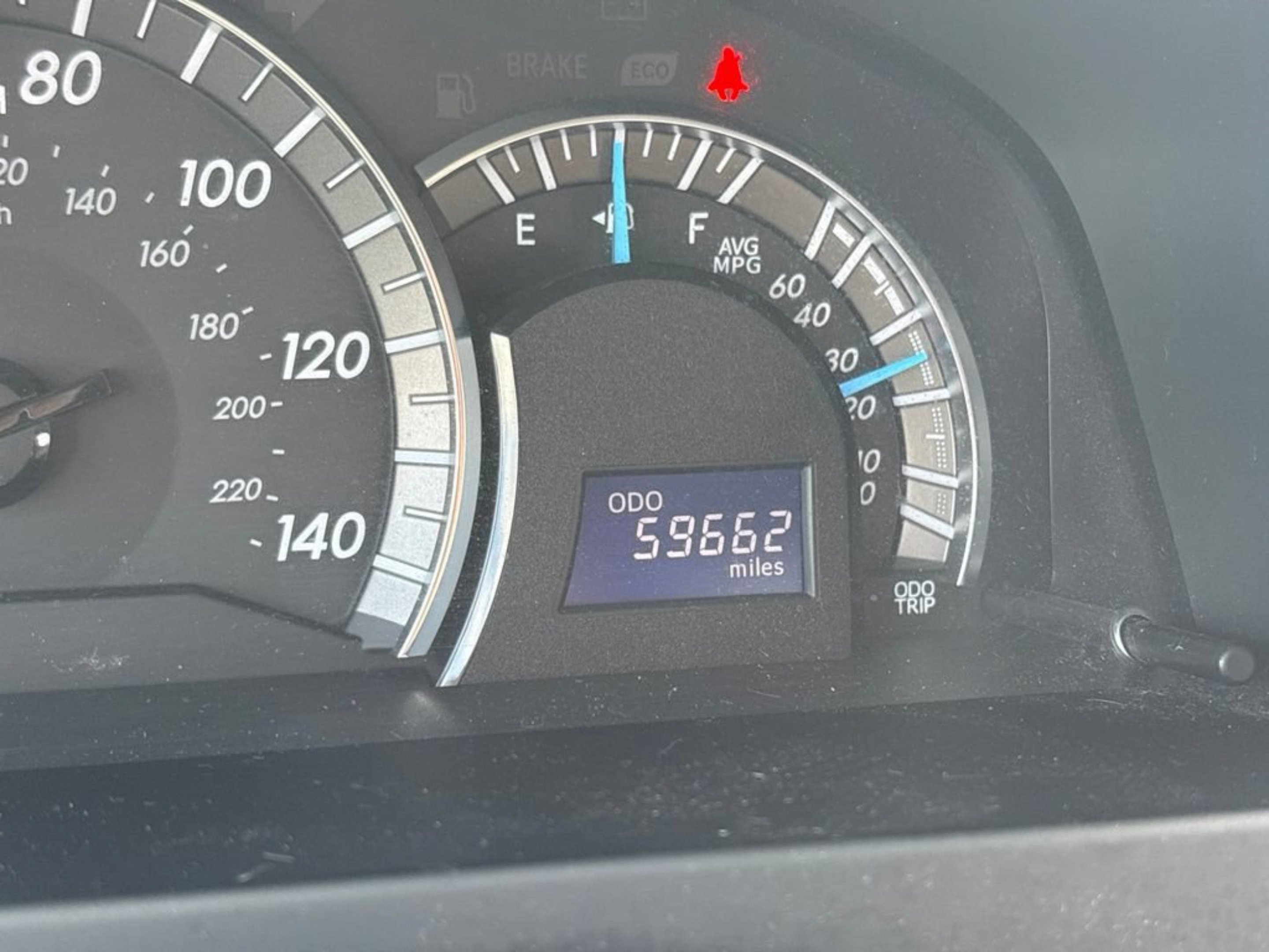 Used 2014 Super White Toyota SE image 9