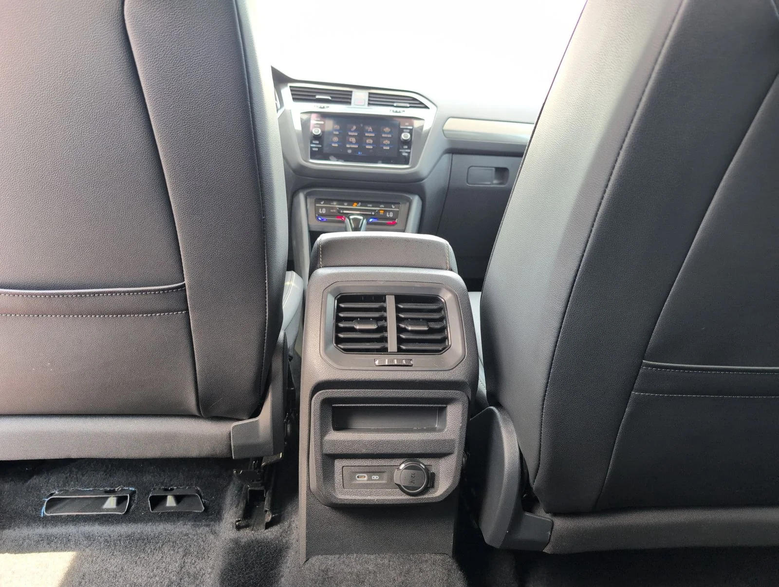 2024 Volkswagen Tiguan SE - Photo 30