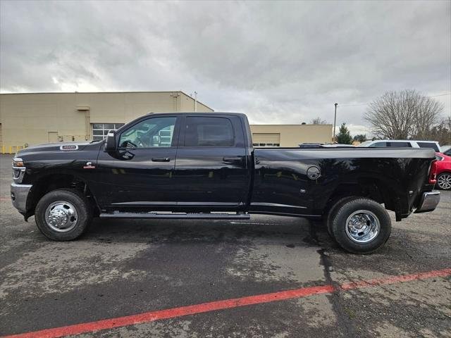 New 2026 Diamond Black Crystal Pearl-Coat Exterior Paint RAM TRADESMAN image 4