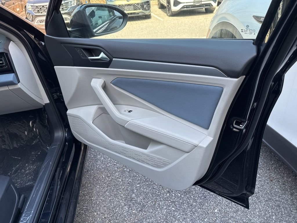 2025 Volkswagen Jetta SE - Photo 27