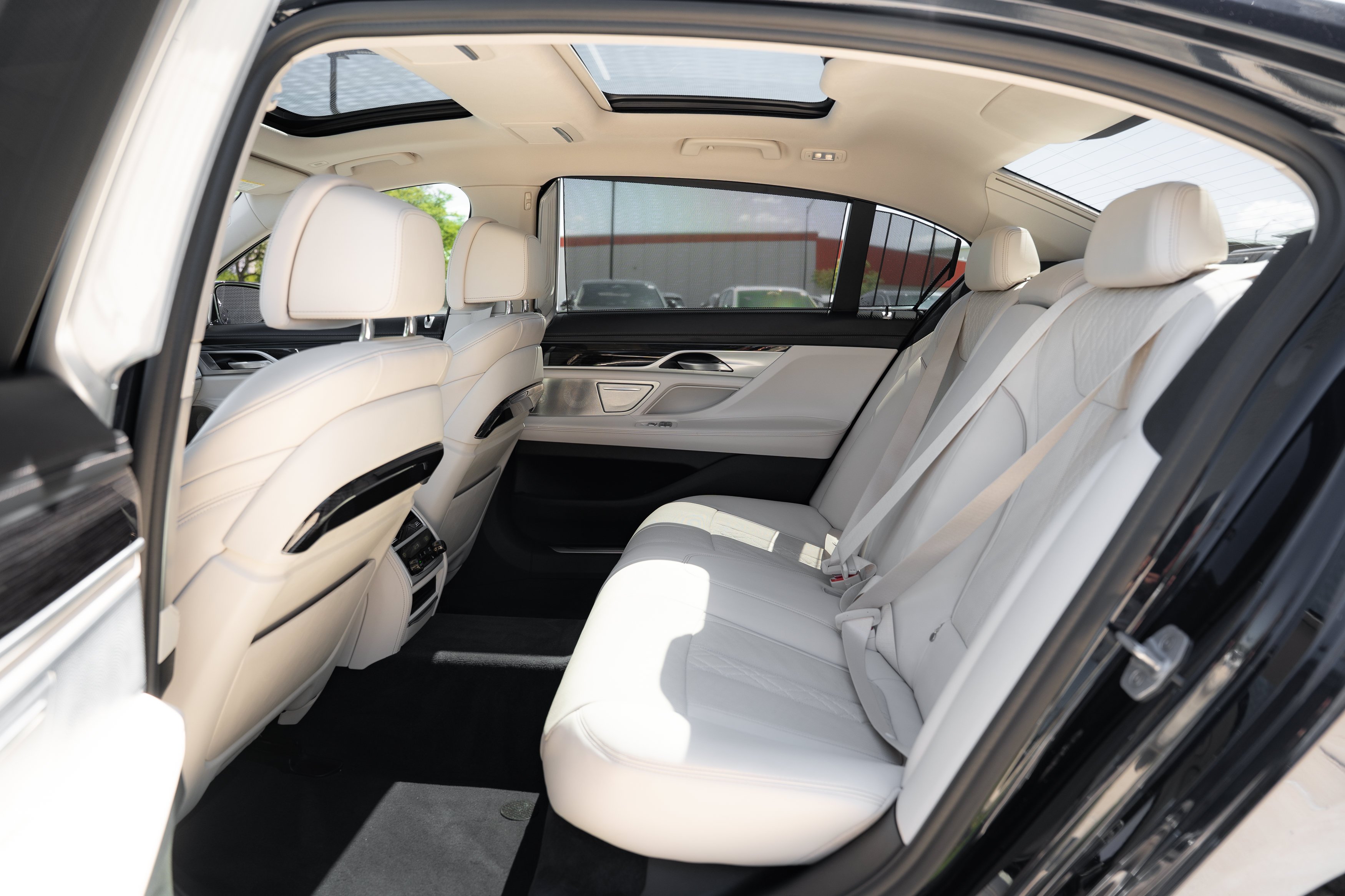 Used 2020 Imperial Blue Metallic BMW 750i xDrive image 24