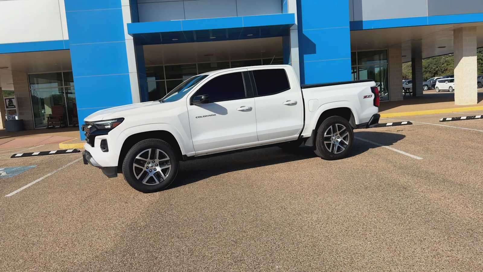 Used 2023 SUMMIT WHITE Chevrolet 4WD Z71 image 5