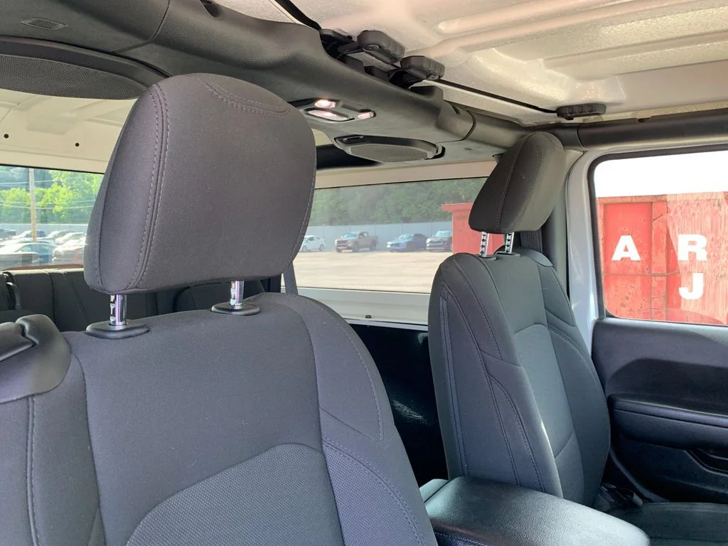 Used 2022 White Jeep Sport S image 19