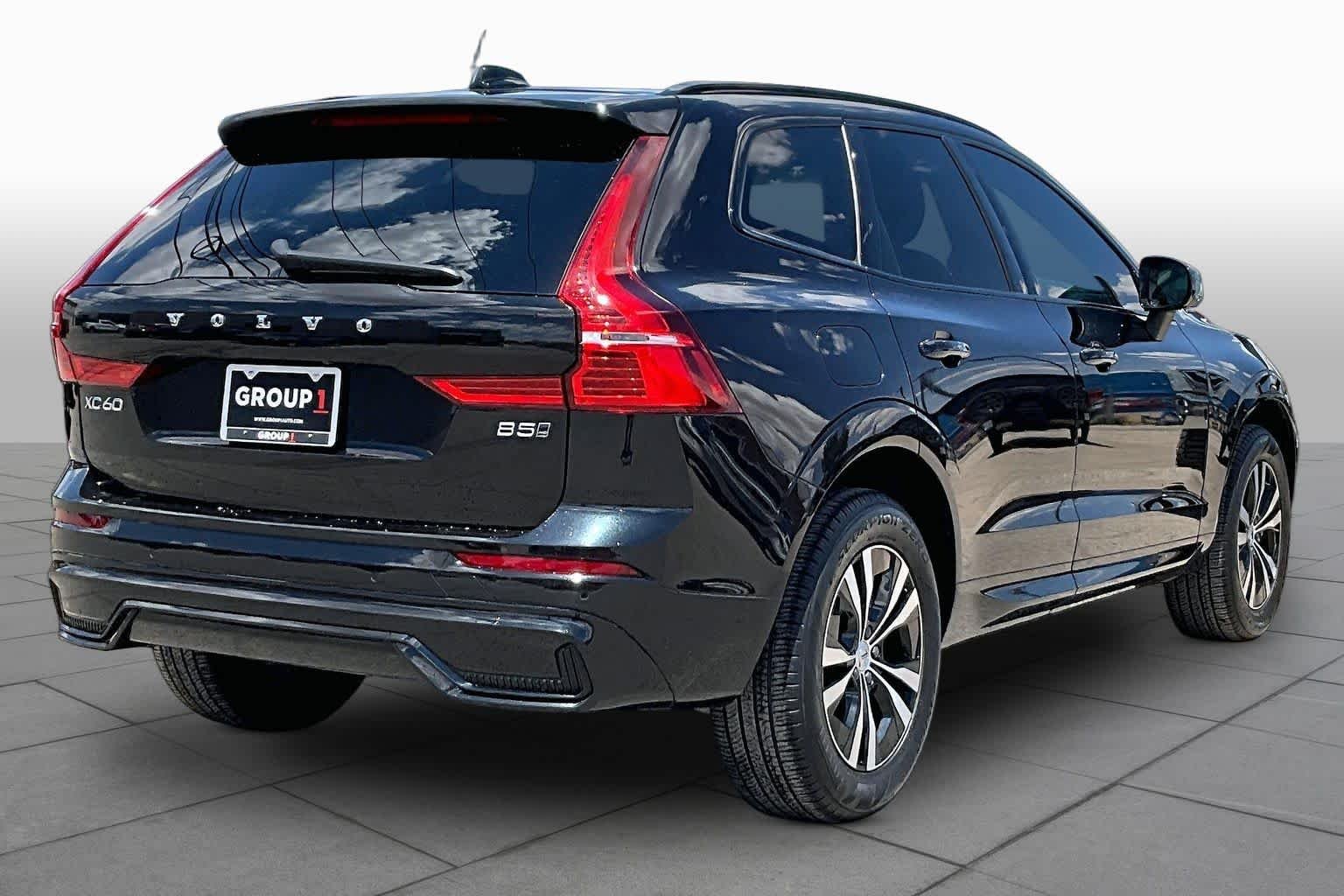 Used 2024 Onyx Black Metallic Volvo Core Dark Theme image 13