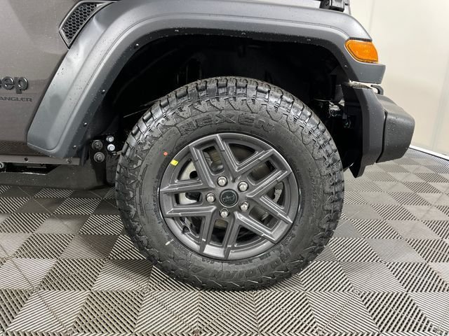 New 2026 Granite Crystal Metallic Clear-Coat Exterior Paint Jeep Sport S image 5