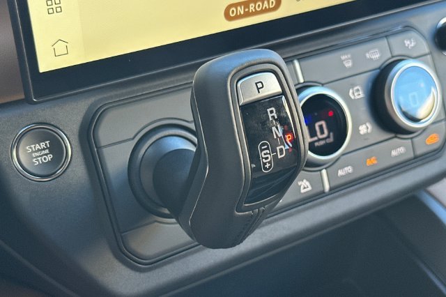 New 2026 Fuji White Land Rover X-Dynamic SE image 21