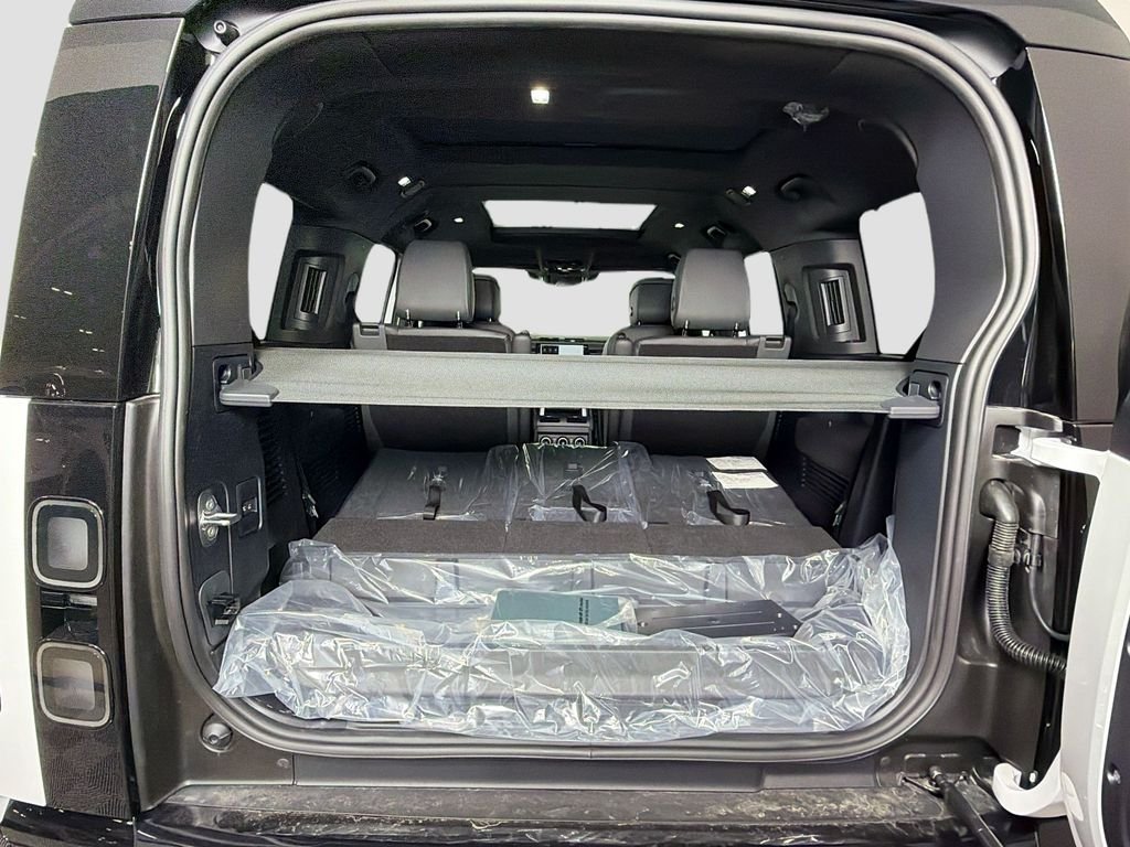 New 2026 Fuji White Land Rover X-Dynamic SE image 28