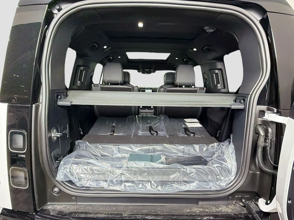 New 2026 Fuji White Land Rover X-Dynamic SE image 28