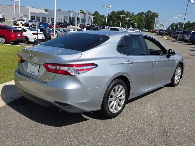 Used 2018 Silver Toyota LE image 12