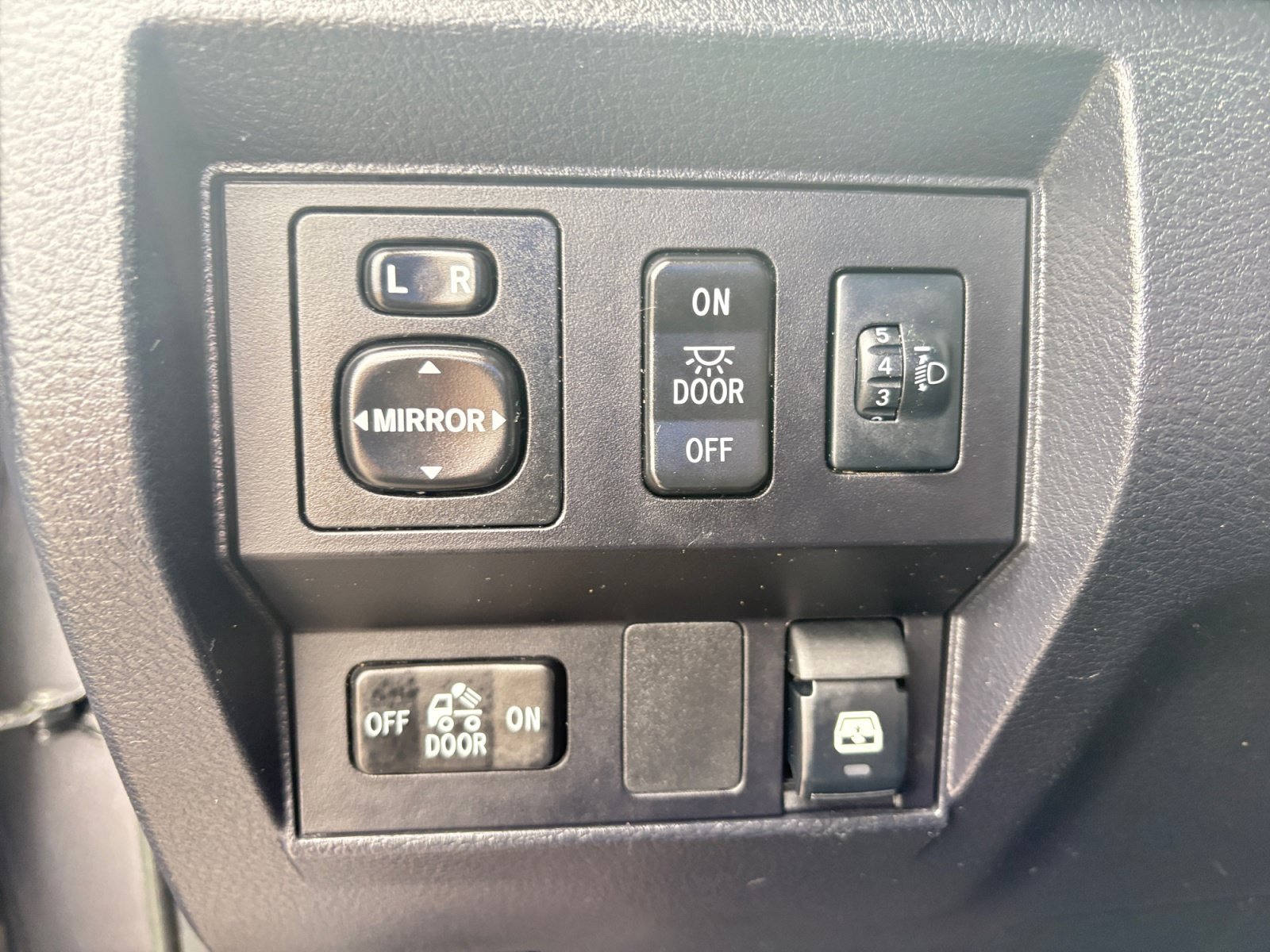 Used 2017 Magnetic Gray Metallic Toyota SR5 image 19