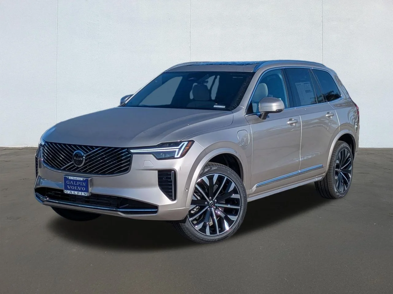 2026 Volvo XC90 T8 Recharge Plus Bright 7-Seat 4WD's photo