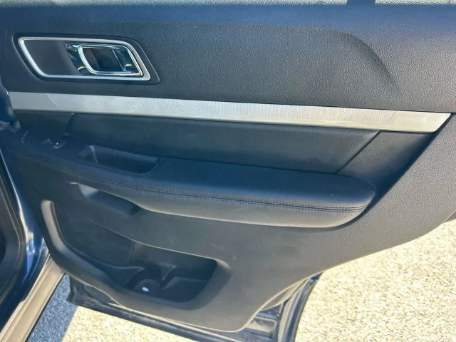 Used 2016 Blue Ford XLT image 22