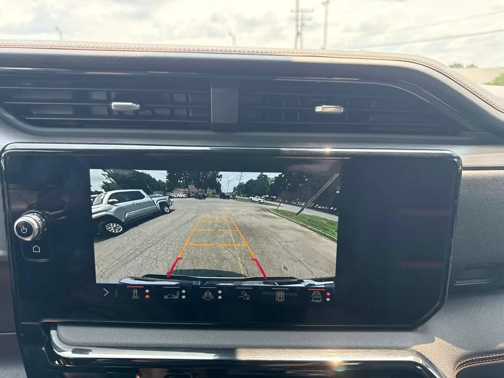 Used 2025 Summit White GMC AT4 image 22