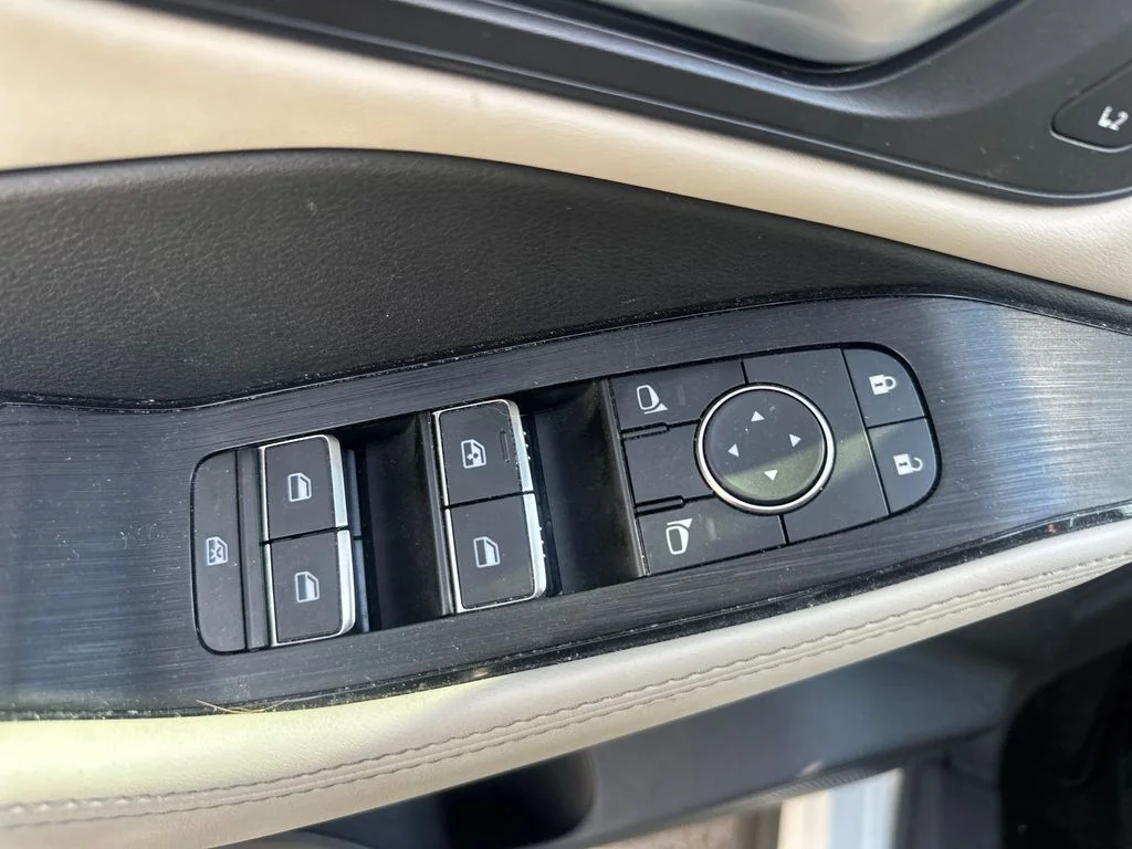 Used 2023 White Nissan SL image 42