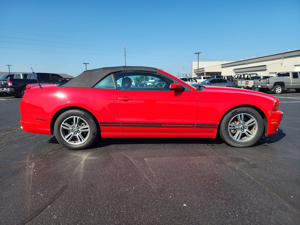 Used 2013 Race Red Ford V6 image 4