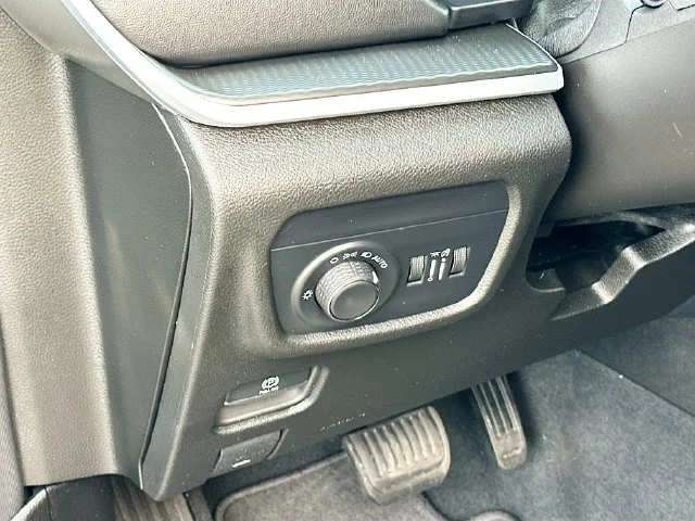 Used 2025 Black Jeep Altitude X image 11