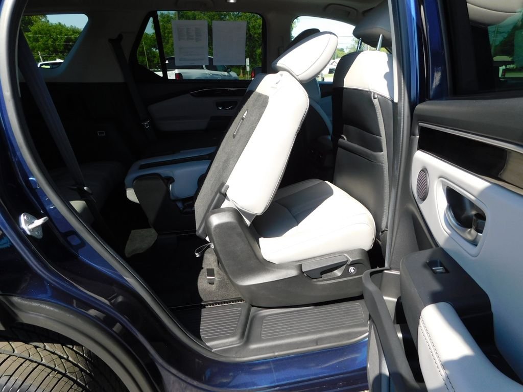 Certified Used 2024 Obsidian Blue Pearl Honda AWD TRG image 32