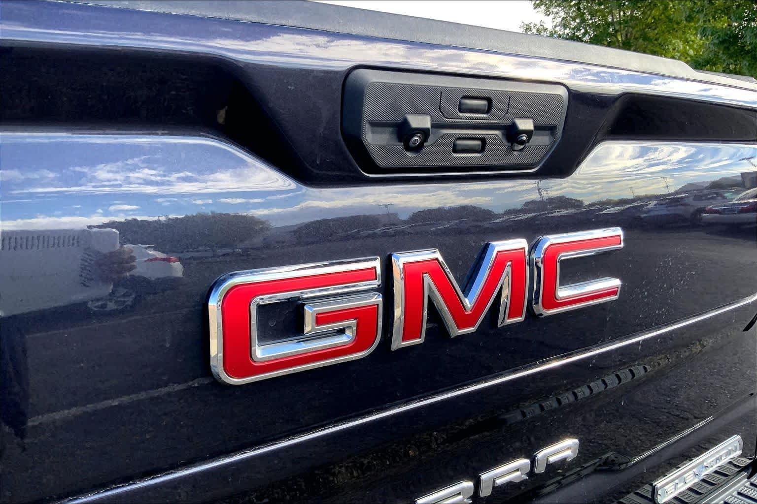 Used 2024 Titanium Rush Metallic GMC Elevation image 28