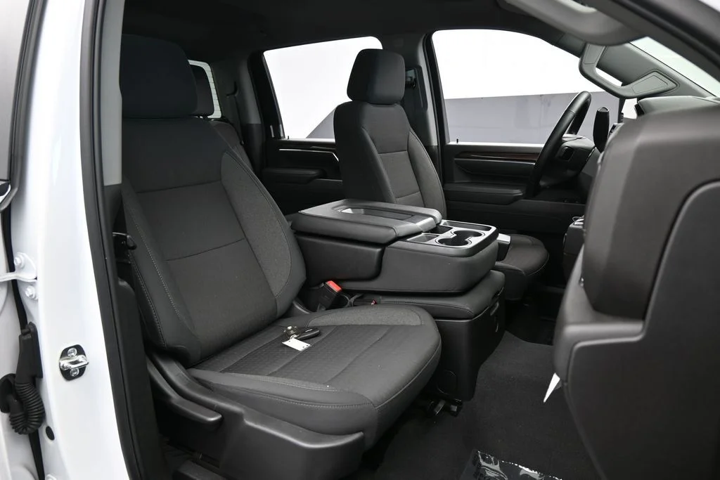 Used 2025 Summit White Chevrolet LT image 48