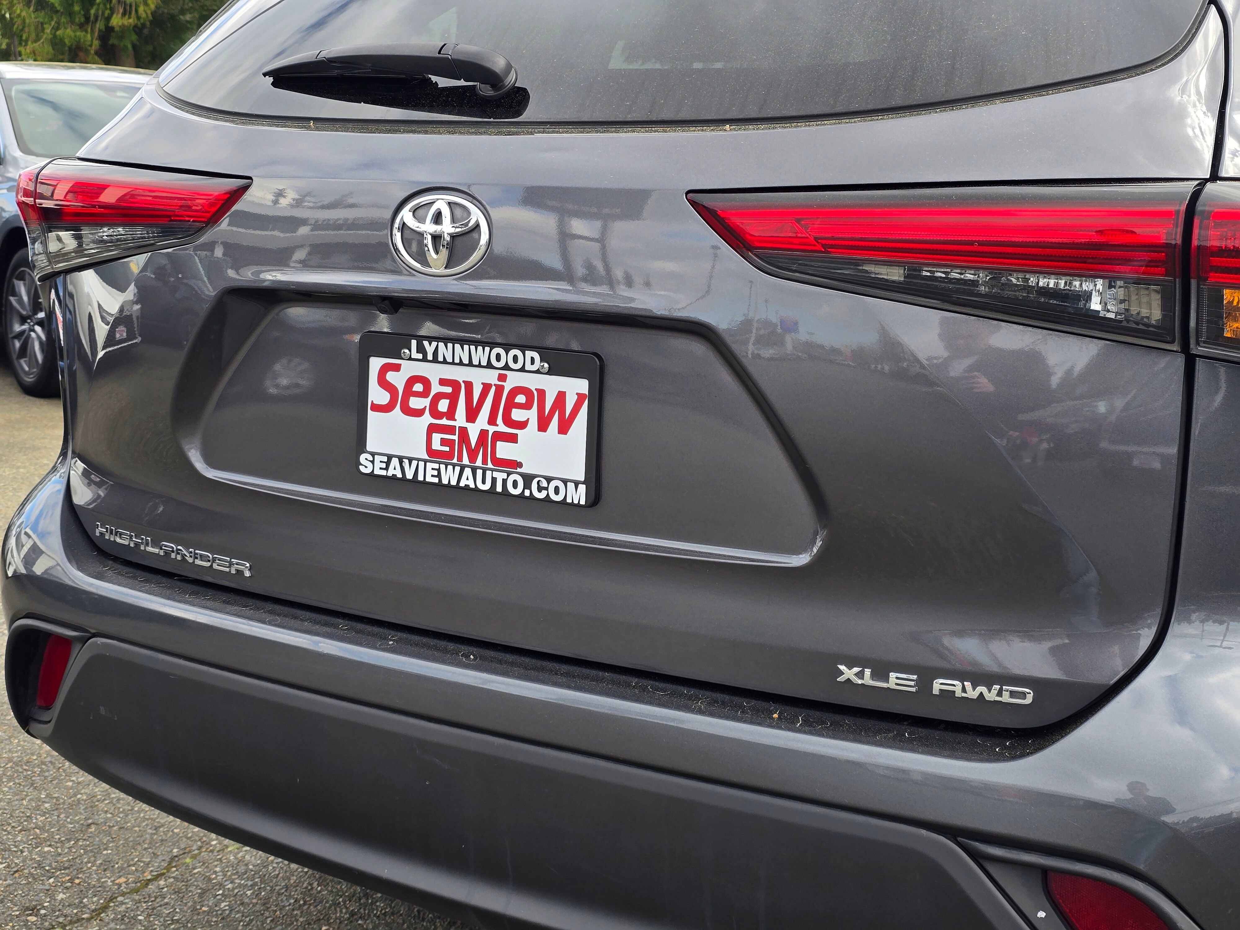 Used 2023  Toyota L image 13