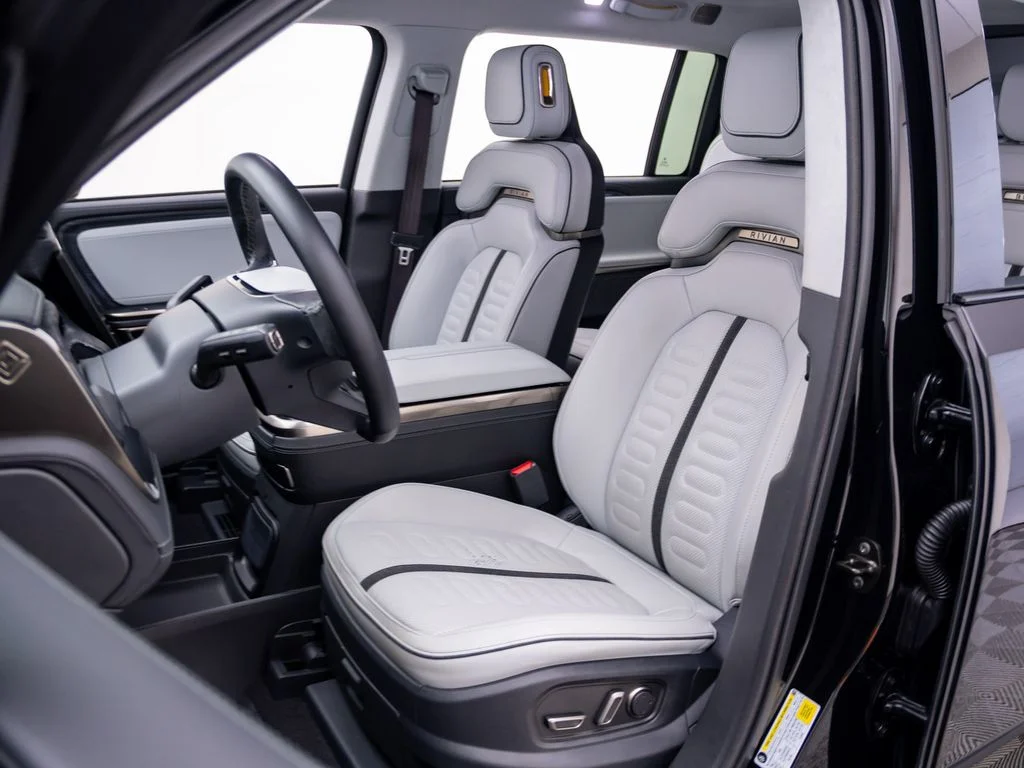 Used 2023  Rivian Adventure image 15