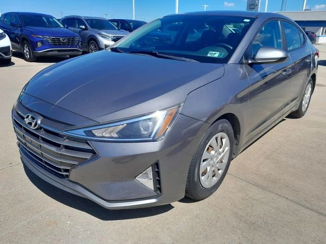 Used 2019 Gray Hyundai SE image 5