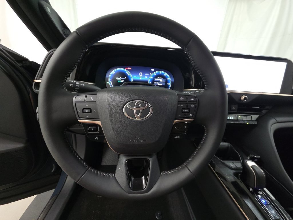 Used 2025 White Toyota Limited image 6