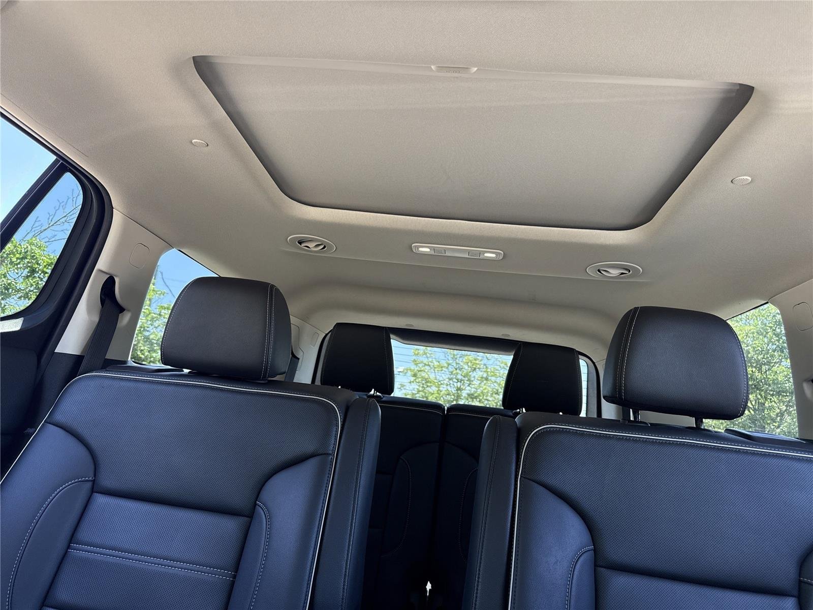 Used 2023 White Frost Tricoat GMC Denali image 7