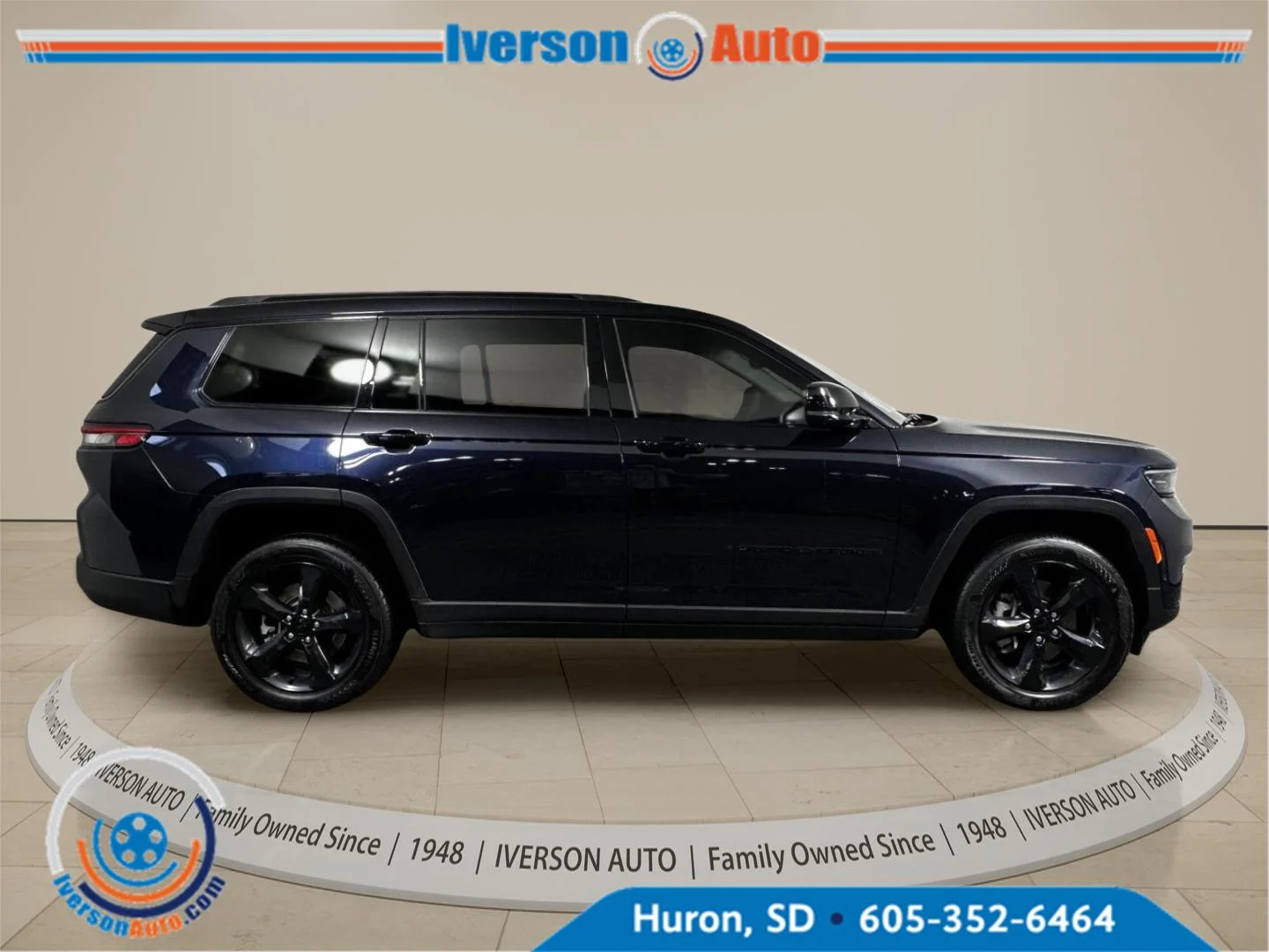 Used 2024 Midnight Sky Jeep Limited image 11