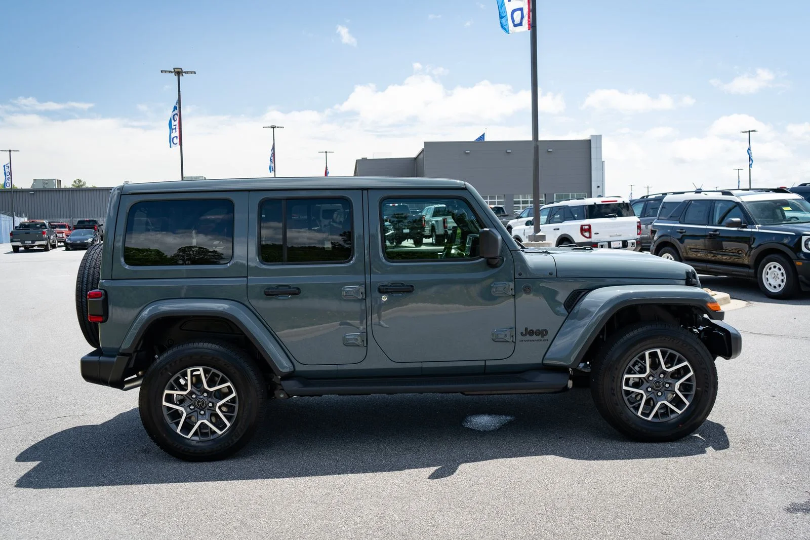New 2026 Anvil Clear-Coat Exterior Paint Jeep Sahara image 11