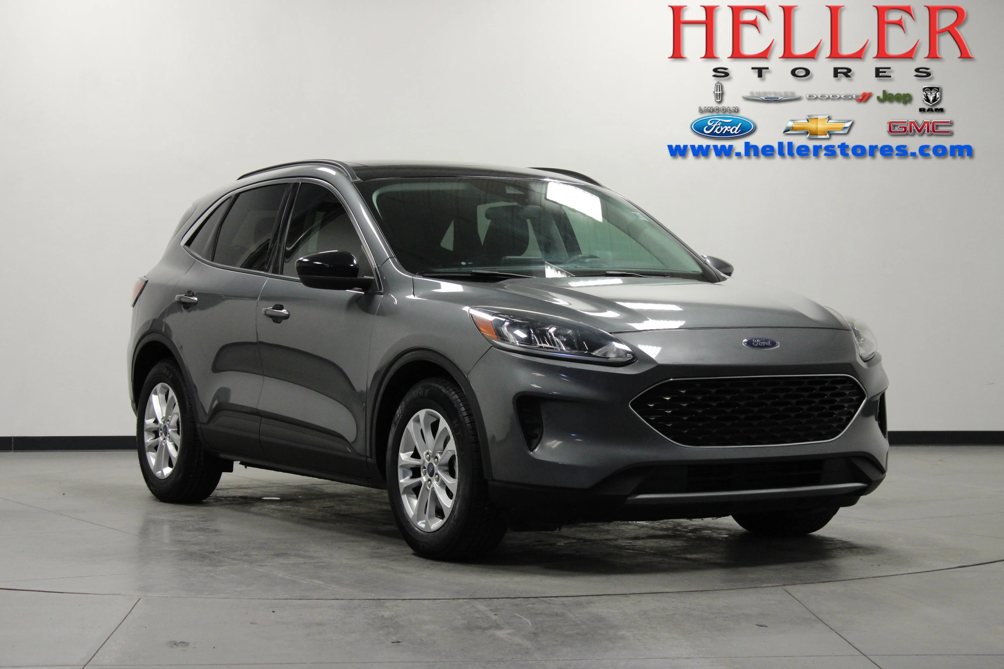 Used 2021 Gray Metallic Ford SE image 1