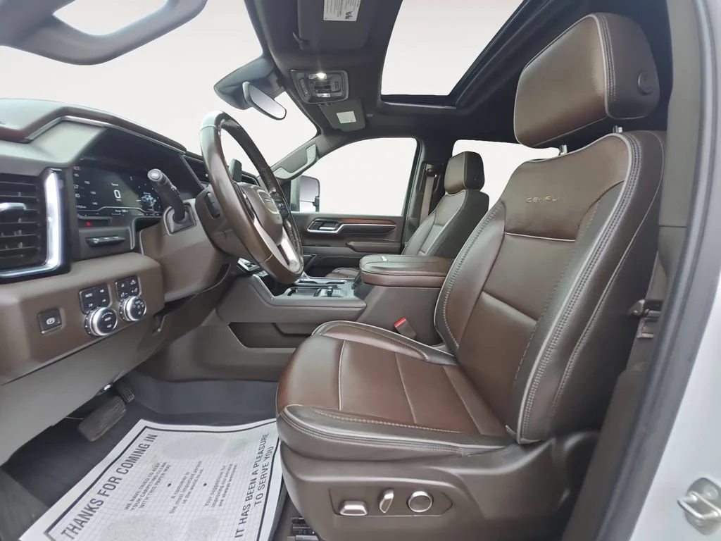 Used 2024 White Frost Tricoat GMC Denali image 10