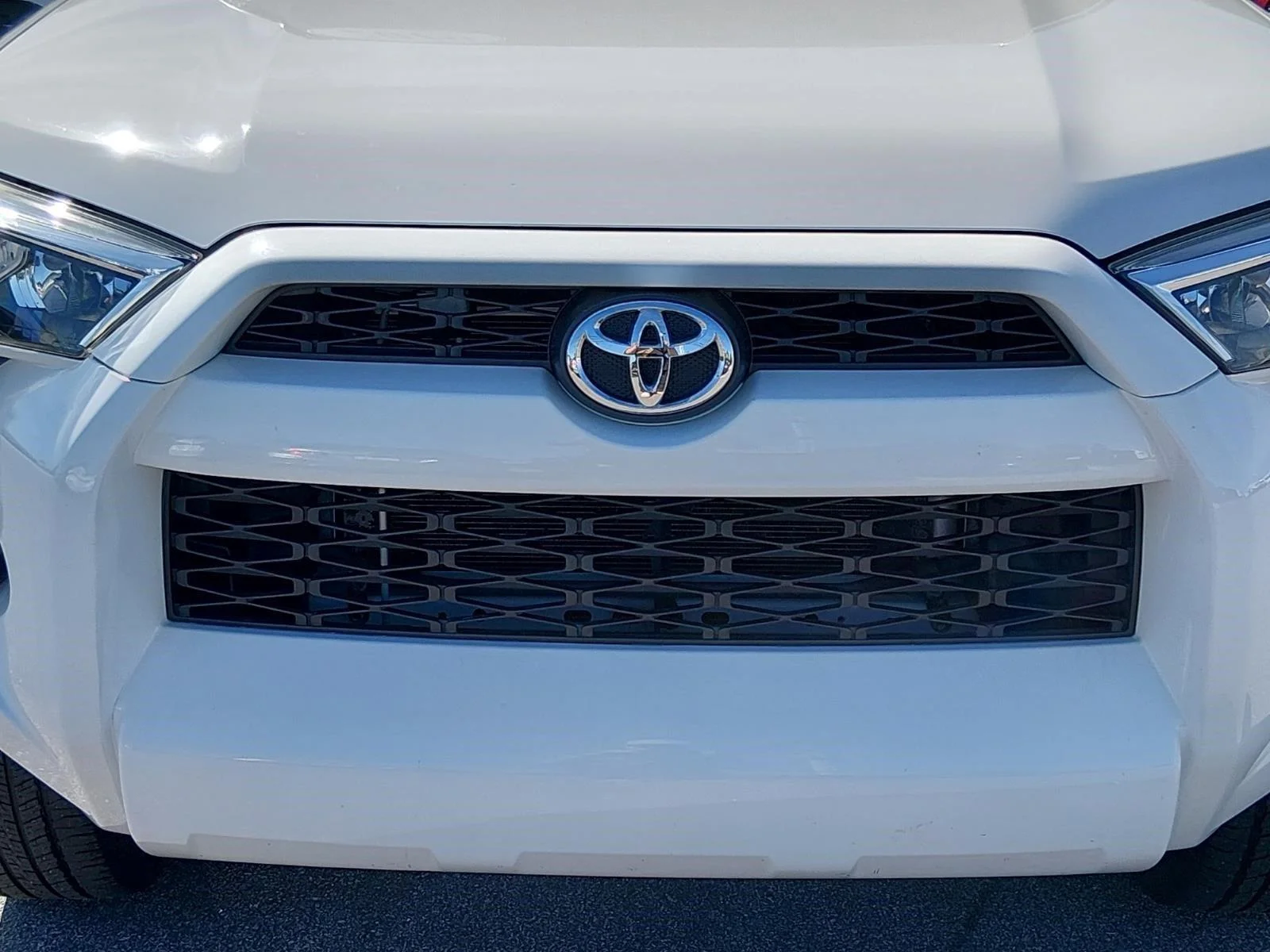 Used 2019 Super White Toyota SR5 Premium image 9