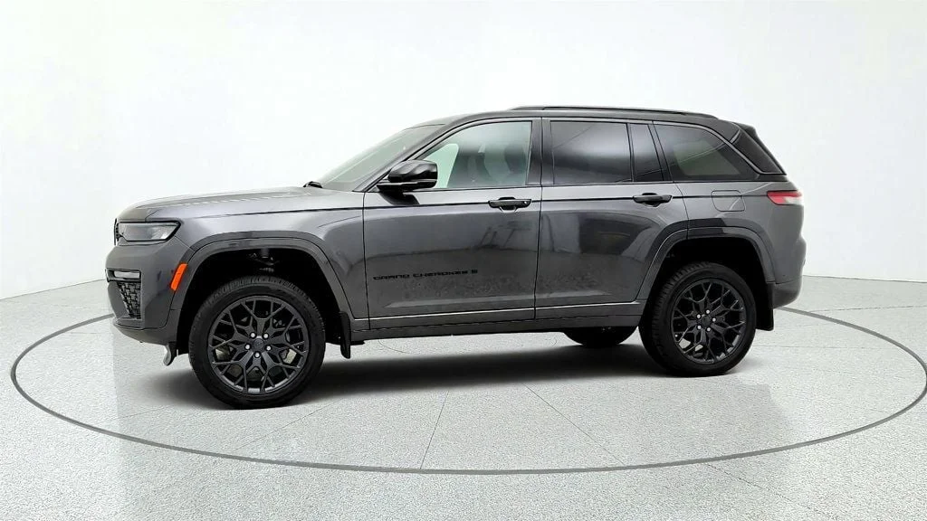 Used 2026 Baltic Gray Metallic Clearcoat Jeep Summit 4x4 w/ Obsidian Pkg image 8
