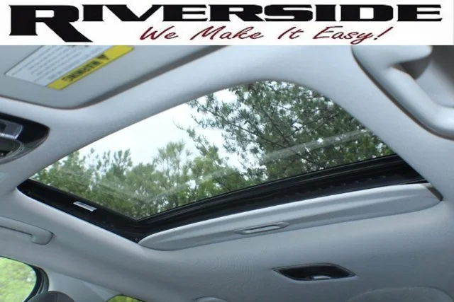 Used 2022 Phantom Black Hyundai SEL image 7