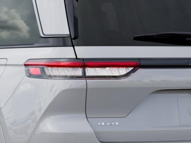 New 2026 Bright White Clear-Coat Exterior Paint Jeep Limited image 35