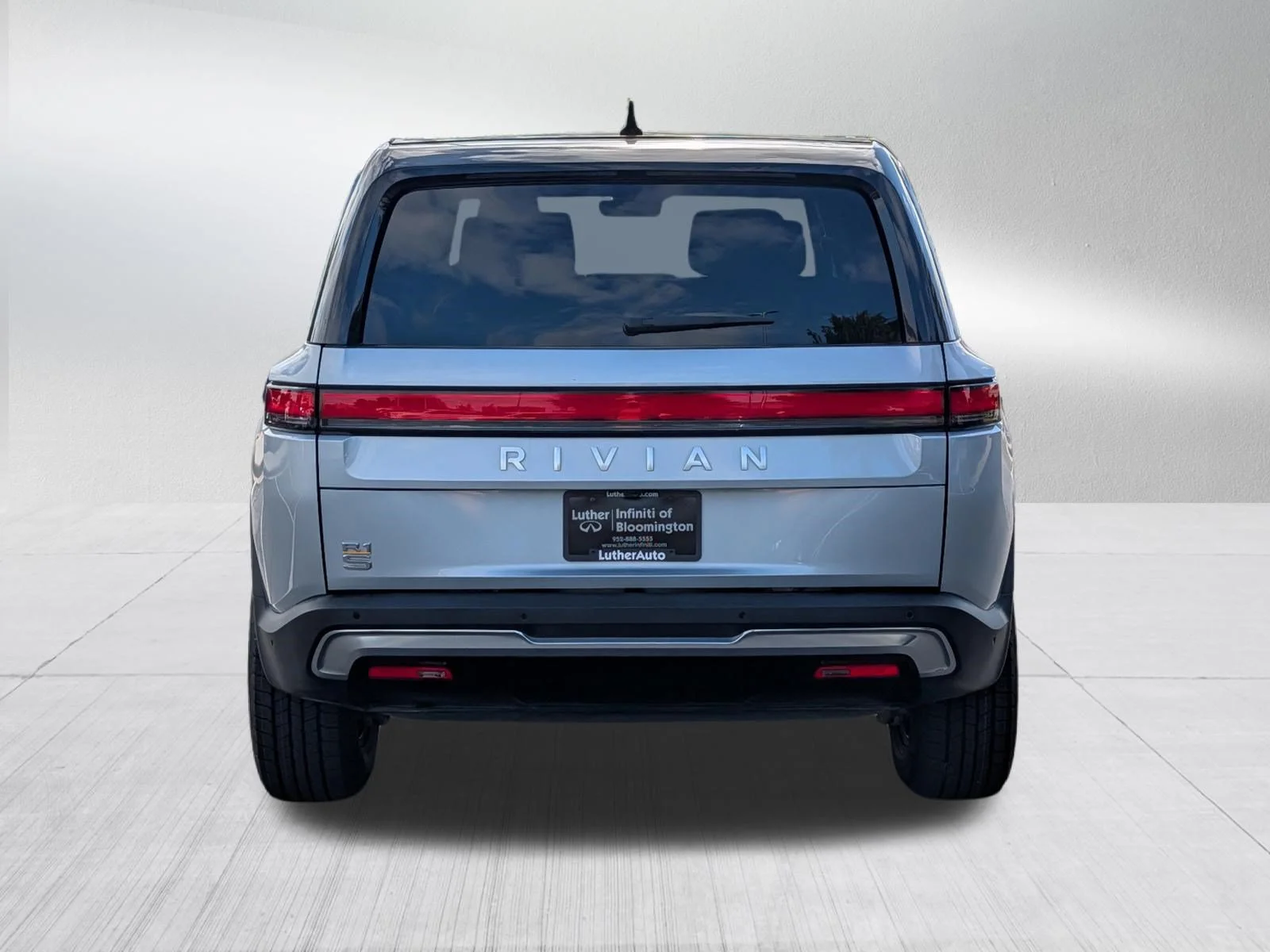 Used 2023 LA Silver Rivian Adventure image 6