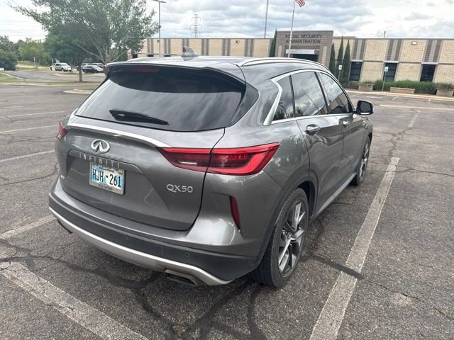 Used 2019 Gray INFINITI ESSENTIAL image 3