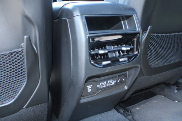 Used 2022 Diamond Black Crystal Pearlcoat Jeep Overland image 16