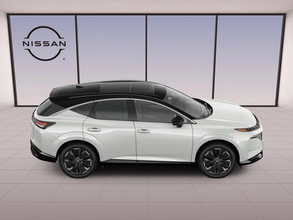 New 2027 White Nissan Platinum image 4