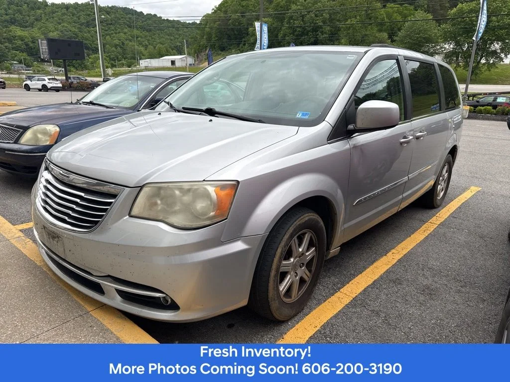 2012 Chrysler Town & Country Touring's photo